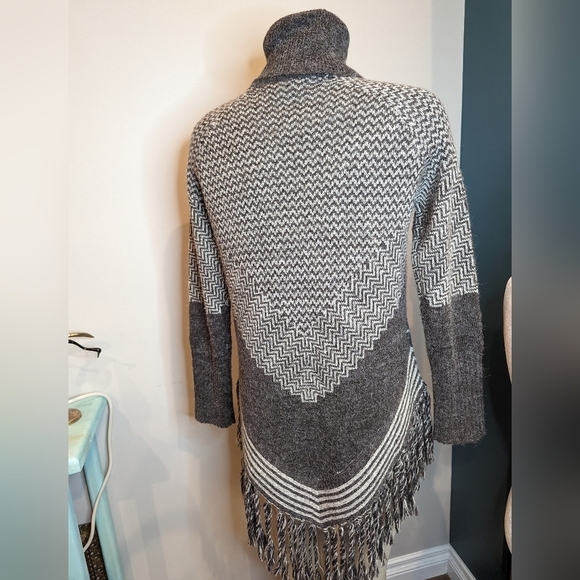 Only Boho poncho sweater fringe brown & cream sweater, Size M - Picture 9 of 15